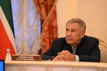Минниханов дал поручения по организации новогодних праздников в Татарстане