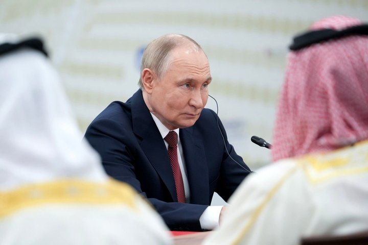 С кем встречался президент России на полях ПМЭФ-2025