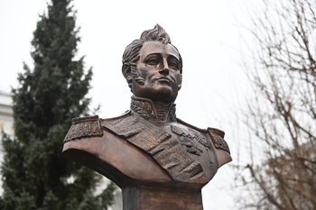 Во дворе главного здания КФУ появился бюст императора Александра I