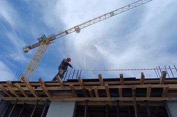 В граждане России — через СВО: иностранцев «хантят» на фронт, татарстанцы устроили аврал миграционной службе