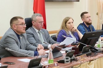 «Тянуть не надо»: зарплату в ЖКХ поднимут до «средней по району»