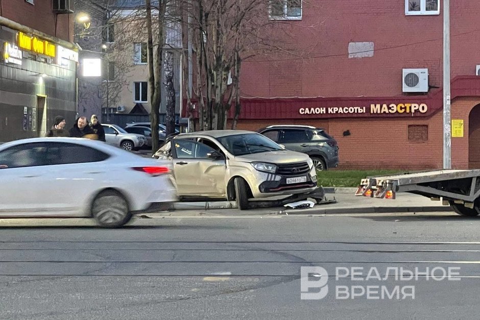 В результате аварии на Даурской в Казани пострадали два пешехода