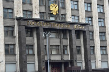 Госдума одобрила 5-летний стаж для полиса ОМС трудовым мигрантам