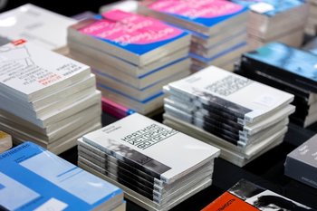 Партнер Первого канала выходит на книжный рынок с проектами о ТВ, детской литературой и урбанистикой