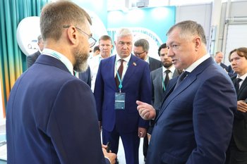 Хуснуллин оценил применение полимерных решений для модернизации ЖКХ, представленных в Татарстане