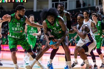 Бако хочет в Евролигу, а Найт — больше денег: что происходит с трансферами в УНИКСе