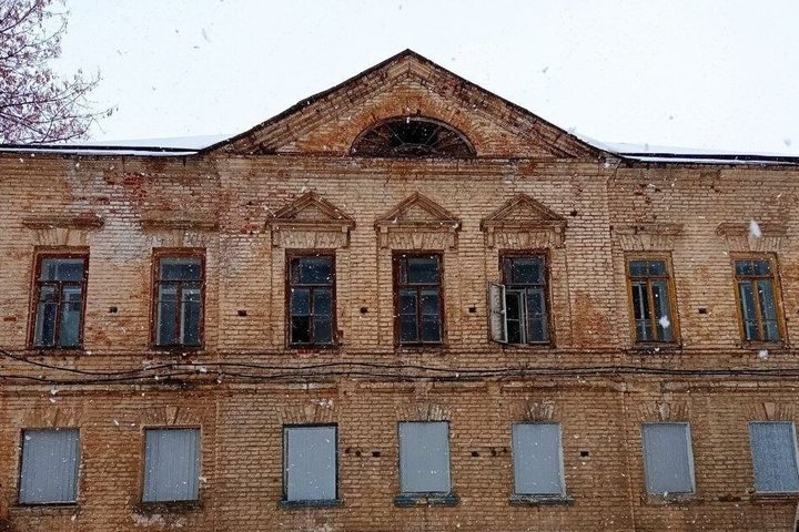 В Казани стартовали противоаварийные работы в историческом Доме общества «Мазут»