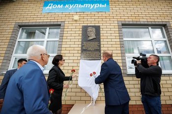 «Когда Рафаэль поет, сердце начинает биться по-татарски»: в Татарстане презентовали книгу о знаменитом певце