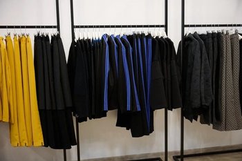 Ретейлеры сокращают число магазинов в России