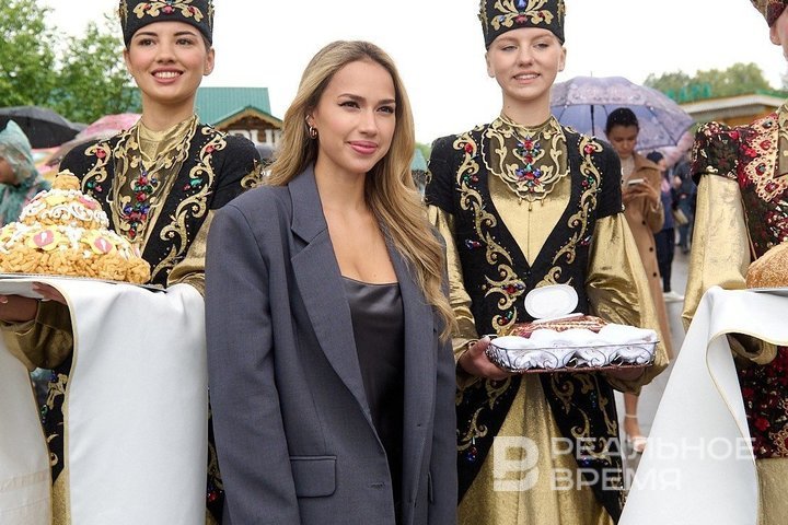 Алина Загитова посетила стройплощадку Центра фигурного катания