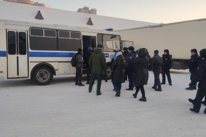 В поиске призывников военные и полиция провели рейды на крупных стройках Казани