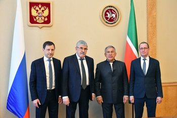 Рустам Минниханов встретился с основателем концерна DoorHan Александром Ханиным