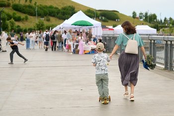 В Татарстане планируют увеличить выплаты опекунам до 8,6 тысячи рублей