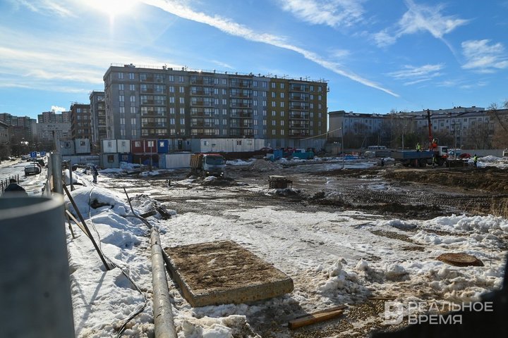 Итоги дня: миллиарды на «Наш двор», повышение соцвыплат медикам, смерть Василия Уткина