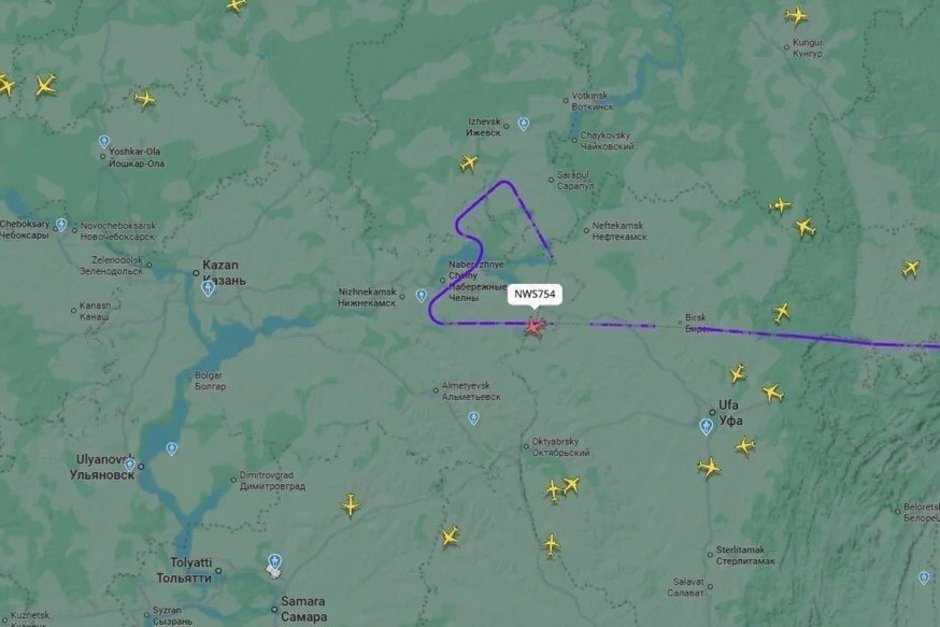Самолет из Новокузнецка в Казань изменил курс на фоне ракетной опасности