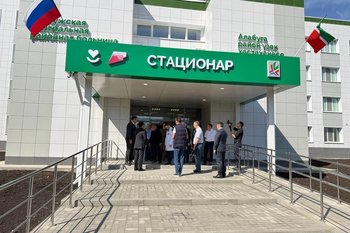 Рустам Минниханов посетил больницу в Елабуге