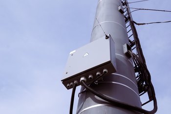 МегаФон получит 1500 базовых станций российского производителя YADRO