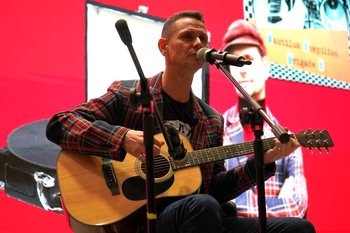 Антон Салакаев: «А почему мы должны обязательно быть рок-столицей?»