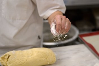 Кондитеры и водители вошли в топ профессий с гибким графиком по росту зарплат