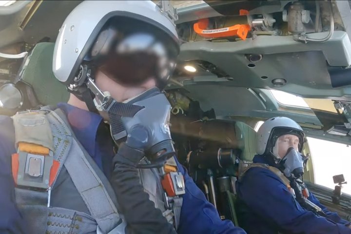 Кремль опубликовал кадры с Владимиром Путиным за штурвалом Ту-160М