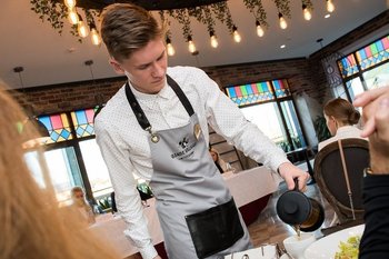 Меньше всех в Татарстане получают официанты, риелторы и специалисты сферы услуг