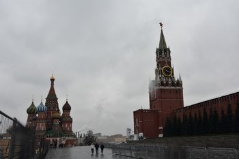 Системы ПВО сбили беспилотник, летевший на Москву