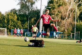 Лидер из Бугульмы и футбол без границ: итоги первого круга чемпионата Татарстана