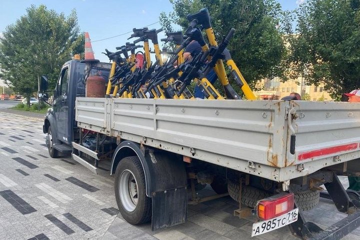 В Казани из-за неправильной парковки было эвакуировано более 900 самокатов