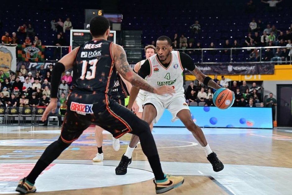 Баскетболисты УНИКСа взяли верх над «Уралмашем» в гостевом матче