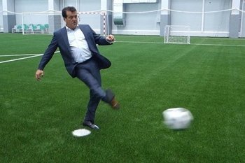 Метшин — снова о футболе, Песков — о заботе, Козловский — о проблемах русского народа