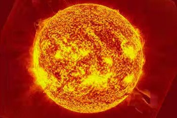 Выброшенное Солнцем облако плазмы достигнет Земли во вторник