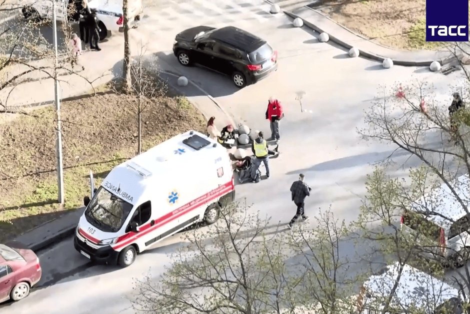 В Киеве мужчина открыл стрельбу и взял заложников — его ликвидировали