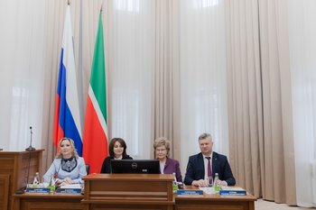 Татарстан лидирует в ПФО по рождаемости и числу браков: демографические итоги 2024 года