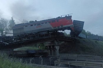 Железнодорожный мост обрушился в Курской области: есть пострадавшие