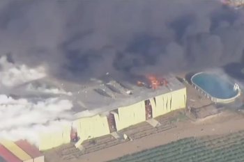 В Калифорнии на складе фейерверков произошел мощный взрыв