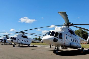 Появилось видео, как казанский Ми-8 доставляет детей в школу на Ямале