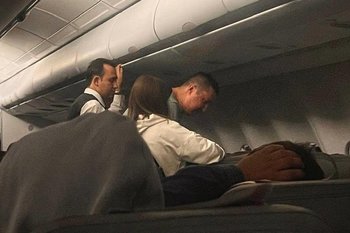 Врач из Татарстана спас человека на борту самолета