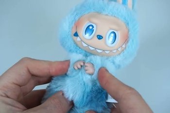 Акции производителя Лабубу резко упали на торгах в Гонконге