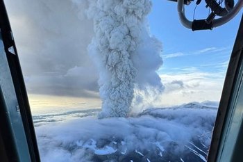 На Камчатке извергся вулкан Крашенинников впервые за 600 лет