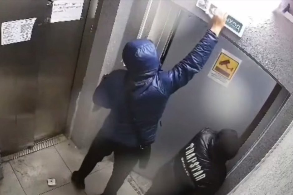 Подростки разгромили оборудование в новых надземных переходах Казани