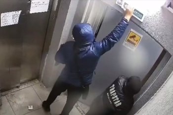 Подростки разгромили оборудование в новых надземных переходах Казани