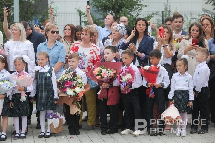 Казанцы потратят в среднем 2 тыс. рублей на подарок учителю к 1 сентября