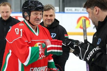 Лукашенко посетил тренировку минского «Динамо» перед серией с «Ак Барсом»