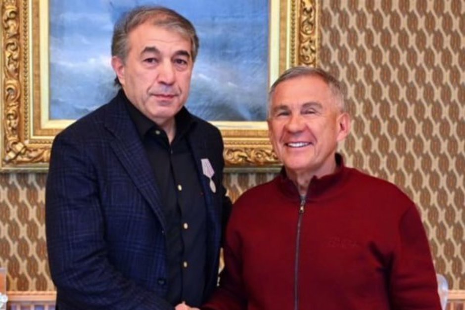 Рустам Минниханов наградил Рашида Рахимова медалью «За доблестный труд»