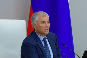 Володин: мигранты не должны привозить семьи в Россию