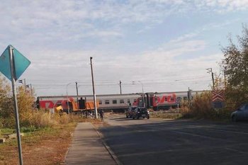 В Татарстане КАМАЗ и пассажирский поезд «Поволжье» столкнулись на переезде
