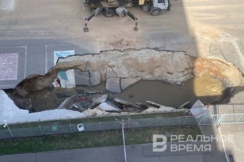 В Деревне Универсиады Казани проваливается асфальт: студентам запретили проходить через КПП на Парина