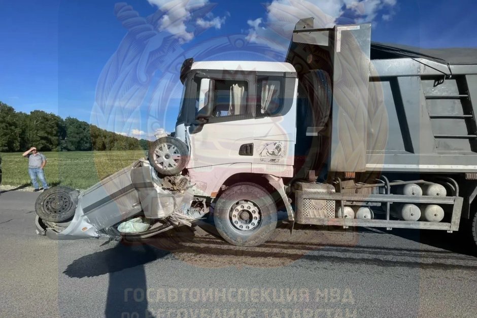 В Татарстане произошло два смертельных ДТП: одно с грузовиком, а второе — с двумя иномарками