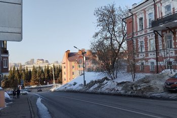 Гид по улице Япеева: дар Микляевой и рынок с котами