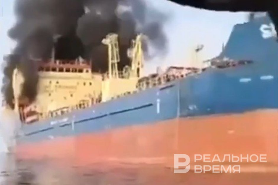 КСИР: три нарушивших правила американских и британских нефтяных танкера были поражены ракетами и сейчас горят